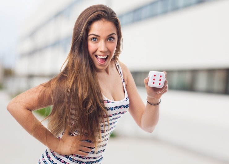 Aturan promosi otogel dibaca di ponsel